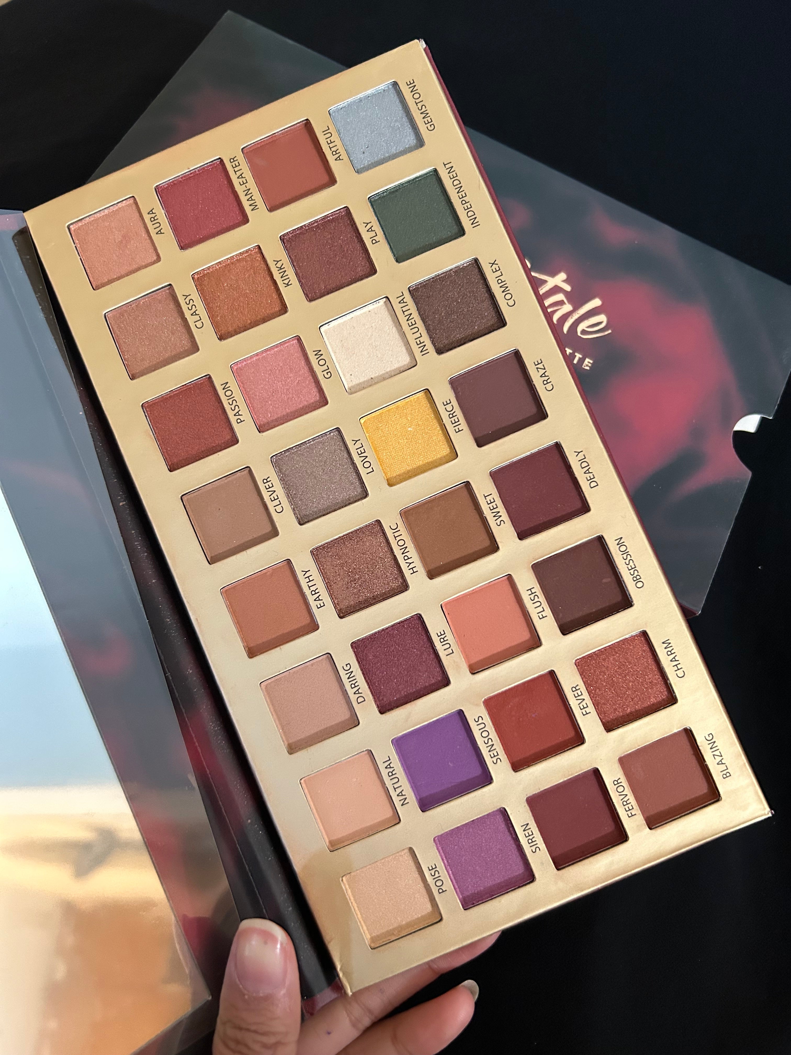 32 Shade Amour US eyeshadow palette