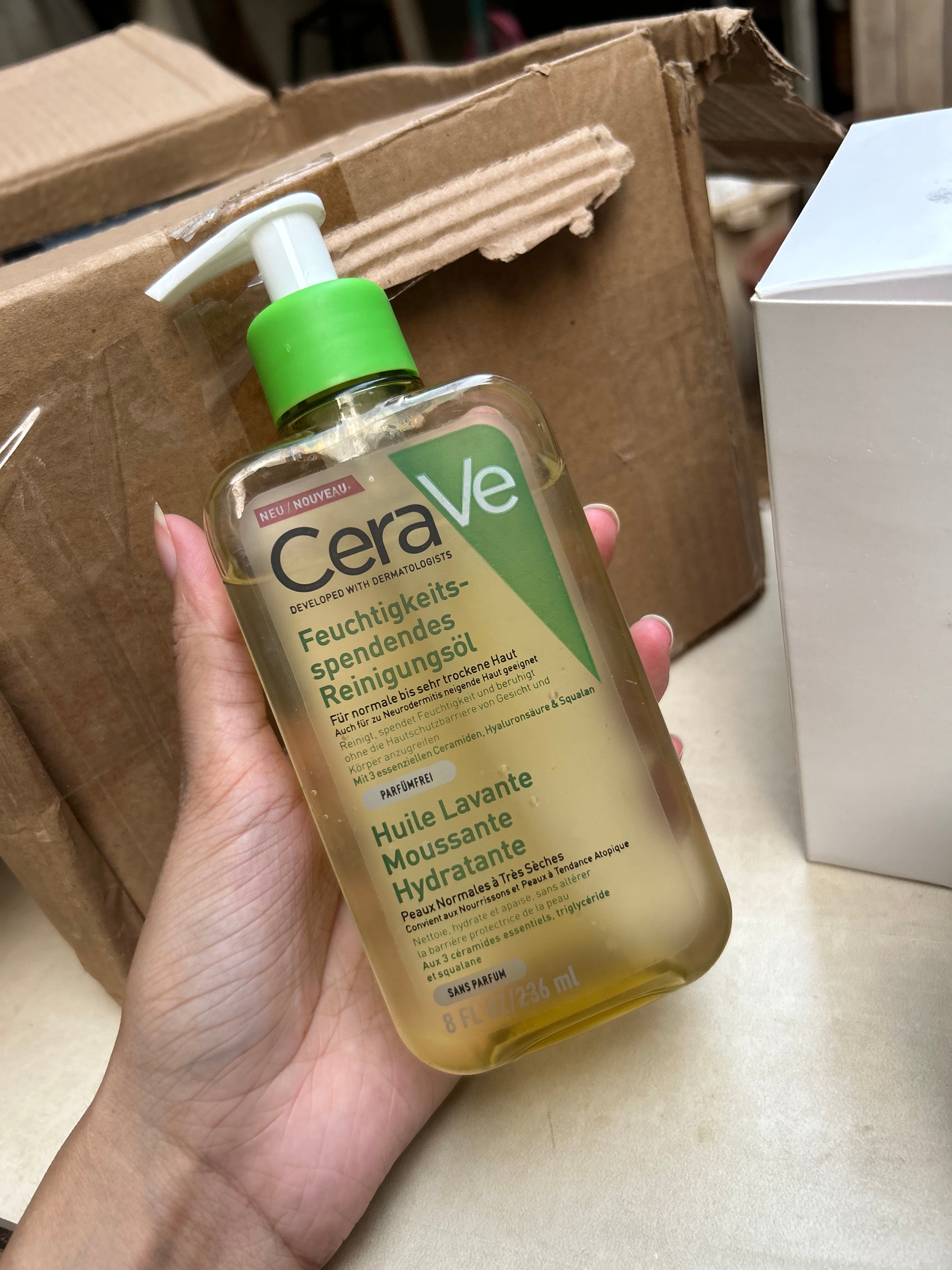 CeraVe Hydrating Foaming Oil cleanser